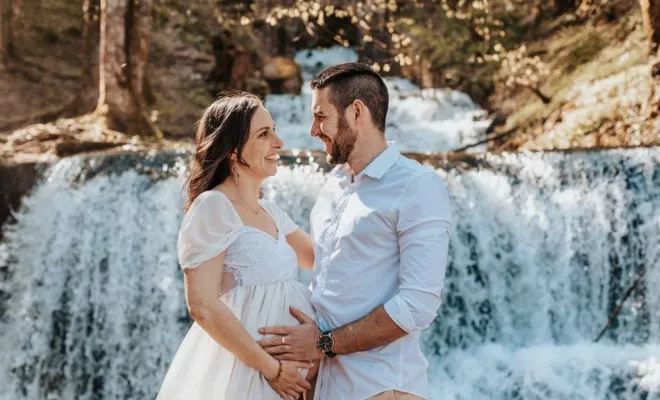 Photographe professionnelle shooting grossesse avec prêt de robes de grossesse à Besançon, Besançon, TAILS PHOTOGRAPHIE