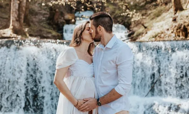 Photographe professionnelle shooting grossesse avec prêt de robes de grossesse à Besançon, Besançon, TAILS PHOTOGRAPHIE