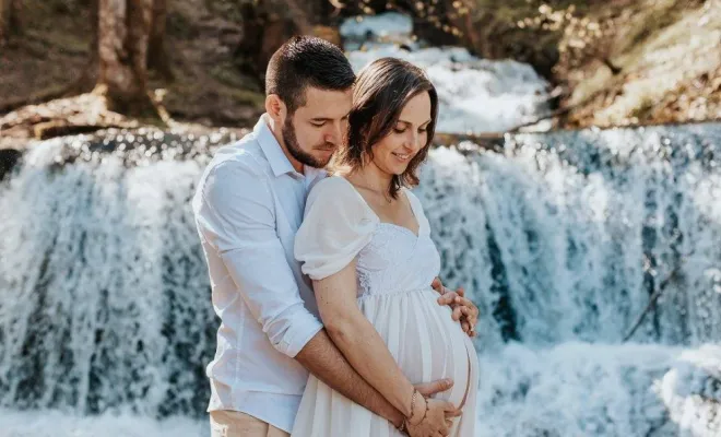 Photographe professionnelle shooting grossesse avec prêt de robes de grossesse à Besançon, Besançon, TAILS PHOTOGRAPHIE