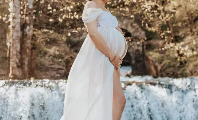 Photographe professionnelle shooting grossesse avec prêt de robes de grossesse à Besançon, Besançon, TAILS PHOTOGRAPHIE