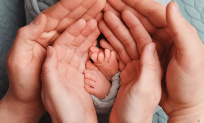 Photographe shooting naissance garçon à Besançon