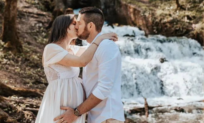 Photographe professionnelle shooting grossesse avec prêt de robes de grossesse à Besançon, Besançon, TAILS PHOTOGRAPHIE