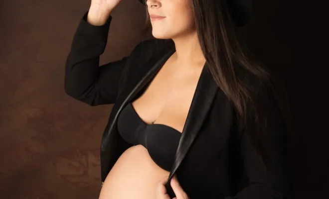 Photographe professionnelle shooting photo grossesse en studio à Besançon, Besançon, TAILS PHOTOGRAPHIE