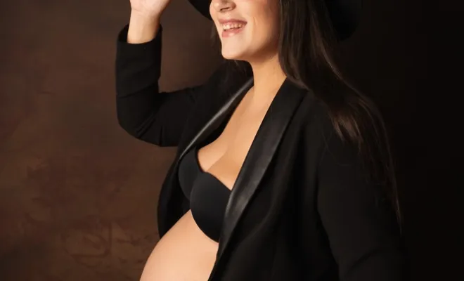 Photographe professionnelle shooting photo grossesse en studio à Besançon, Besançon, TAILS PHOTOGRAPHIE