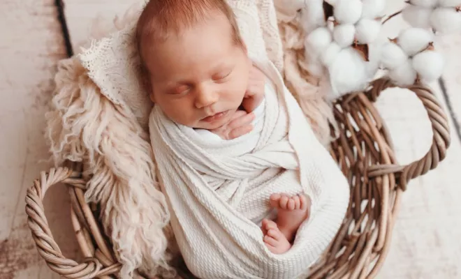 Photographe shooting naissance garçon à Besançon