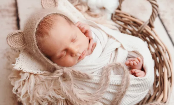 Photographe shooting naissance garçon à Besançon