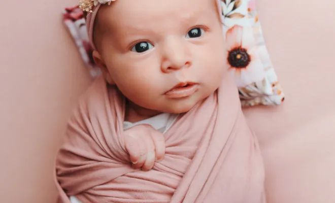 Shooting naissance en famille : photographe à Besançon