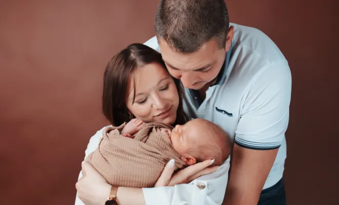 Photographe à Besançon shooting naissance en famille