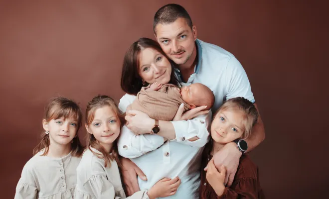 Photographe à Besançon shooting naissance en famille
