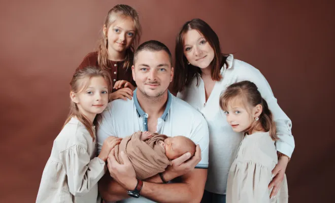 Photographe à Besançon shooting naissance en famille