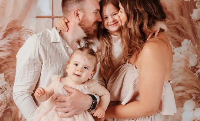 Photographe à Besançon shooting famille en studio