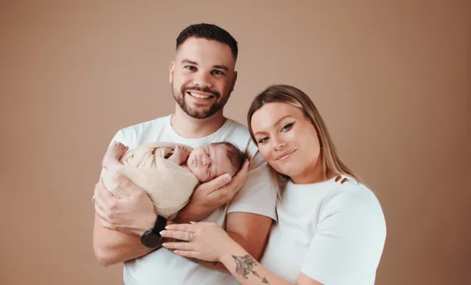 Photographe à Besançon séance photo naissance en studio 