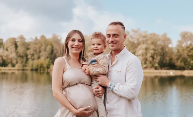 Photographe à Besançon séance photo grossesse en famille 