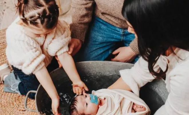 Bain bébé emmailloté à Besançon, Besançon, TAILS PHOTOGRAPHIE