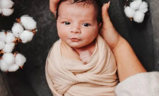 Bain bébé emmailloté à Besançon, Besançon, TAILS PHOTOGRAPHIE