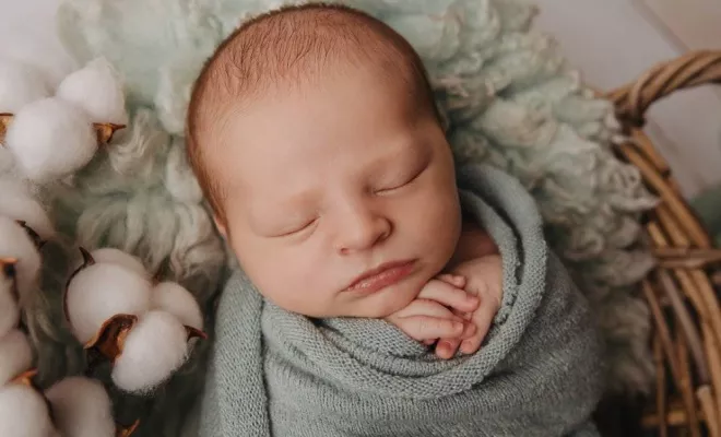 Photographe photos de naissance en studio à Besançon, Besançon, TAILS PHOTOGRAPHIE