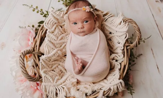 Photographe pour shooting bébé en studio à Besançon , Besançon, TAILS PHOTOGRAPHIE