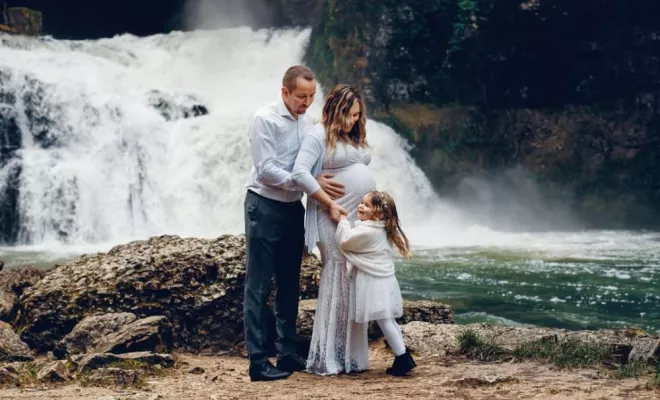 Photographe pour shooting grossesse en famille en Franche-Comté, Besançon, TAILS PHOTOGRAPHIE