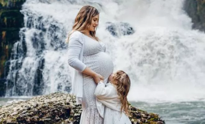 Photographe pour shooting grossesse en famille en Franche-Comté, Besançon, TAILS PHOTOGRAPHIE