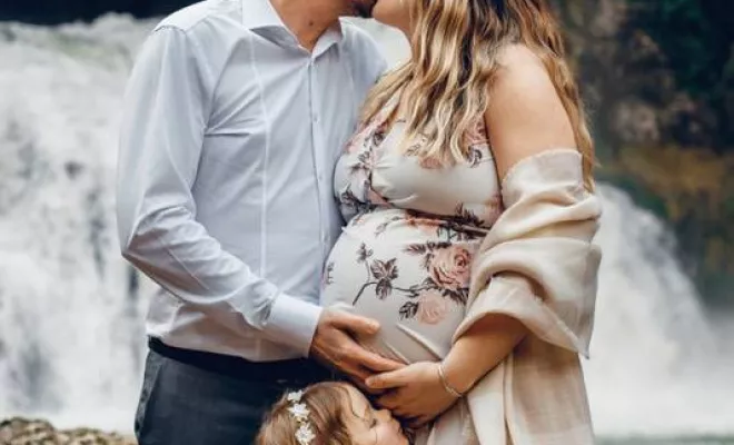 Photographe pour shooting grossesse en famille en Franche-Comté, Besançon, TAILS PHOTOGRAPHIE