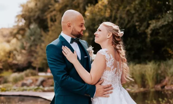 Photographe professionnelle de mariage au Moulin de la Mangue en Franche-Comté, Besançon, TAILS PHOTOGRAPHIE