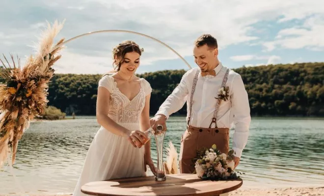 Photographe professionnelle mariage en bord de plage en Franche-Comté, Besançon, TAILS PHOTOGRAPHIE