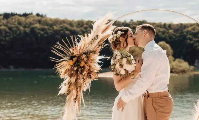 Photographe professionnelle mariage en bord de plage en Franche-Comté, Besançon, TAILS PHOTOGRAPHIE