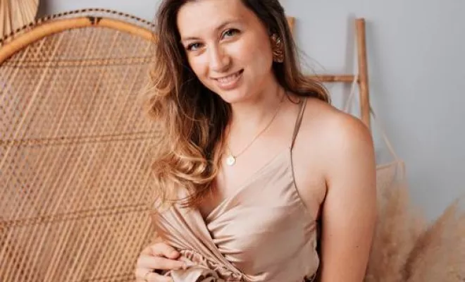 Photographe professionnelle shooting grossesse en famille en studio à Besançon, Besançon, TAILS PHOTOGRAPHIE