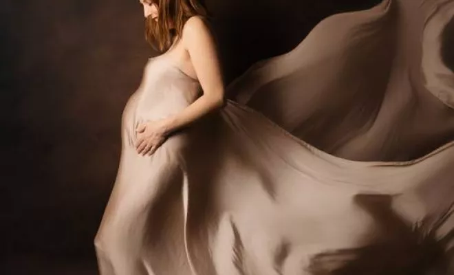 Photographe professionnelle shooting photo grossesse en studio à Besançon, Besançon, TAILS PHOTOGRAPHIE