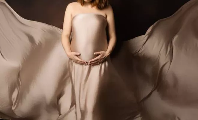 Photographe professionnelle shooting photo grossesse en studio à Besançon, Besançon, TAILS PHOTOGRAPHIE