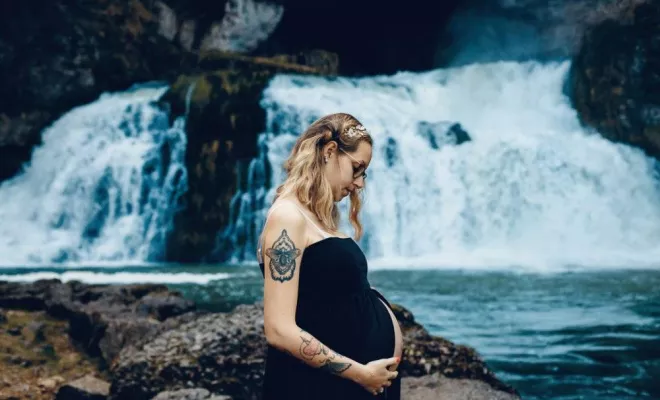 Séance photo grossesse en pleine nature en Franche-Comté, Besançon, TAILS PHOTOGRAPHIE