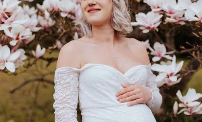 Séance photo grossesse fleurie à Besançon, Besançon, TAILS PHOTOGRAPHIE