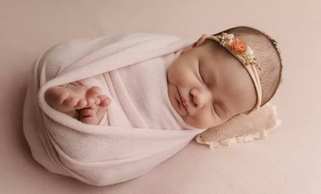 Séance photo naissance fille en studio à Besançon, Besançon, TAILS PHOTOGRAPHIE