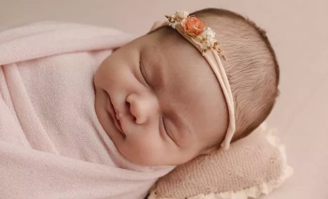 Séance photo naissance fille en studio à Besançon, Besançon, TAILS PHOTOGRAPHIE