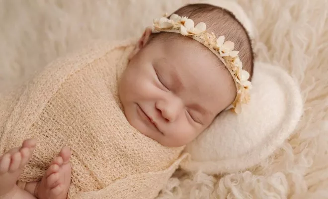 Séance photo naissance fille en studio à Besançon, Besançon, TAILS PHOTOGRAPHIE
