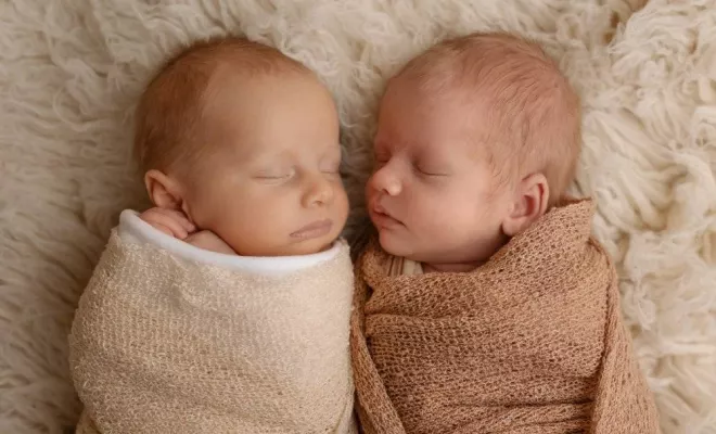 Séance photo naissance jumeaux en studio à Besançon, Besançon, TAILS PHOTOGRAPHIE