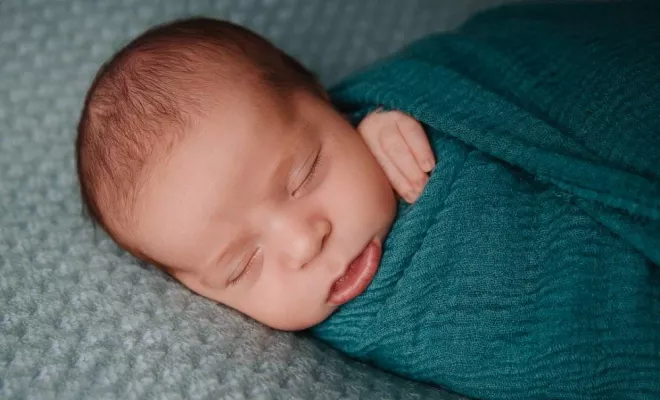 Séance photo nouveau né en studio à Besançon, Besançon, TAILS PHOTOGRAPHIE