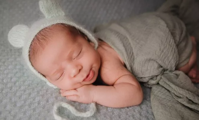 Séance photo nouveau né en studio à Besançon, Besançon, TAILS PHOTOGRAPHIE