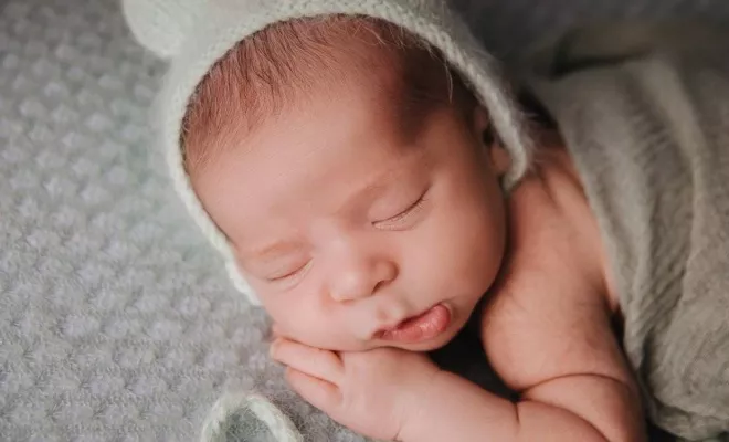 Séance photo nouveau né en studio à Besançon, Besançon, TAILS PHOTOGRAPHIE