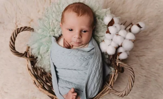 Séance photo nouveau né en studio en Franche-Comté, Besançon, TAILS PHOTOGRAPHIE