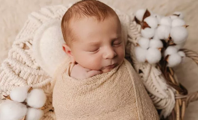 Séance photo nouveau né en studio en Franche-Comté, Besançon, TAILS PHOTOGRAPHIE