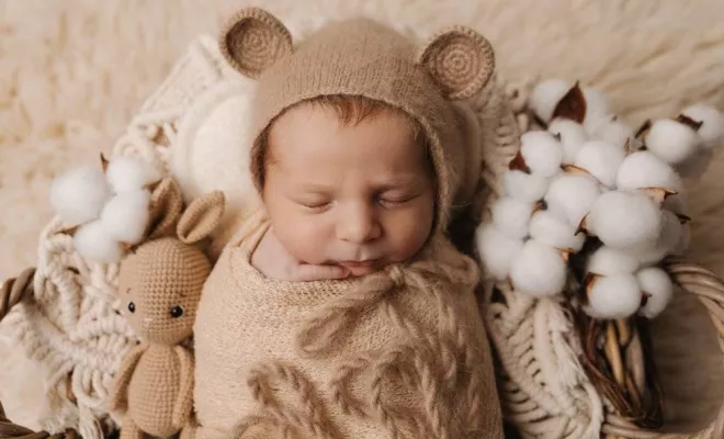 Séance photo nouveau né en studio en Franche-Comté, Besançon, TAILS PHOTOGRAPHIE