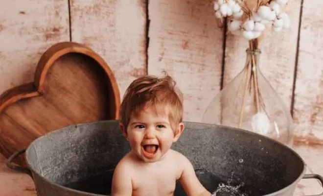 Shooting anniversaire & bain bébé en studio à Besançon, Besançon, TAILS PHOTOGRAPHIE