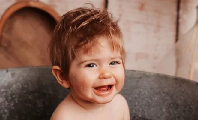 Shooting anniversaire & bain bébé en studio à Besançon, Besançon, TAILS PHOTOGRAPHIE