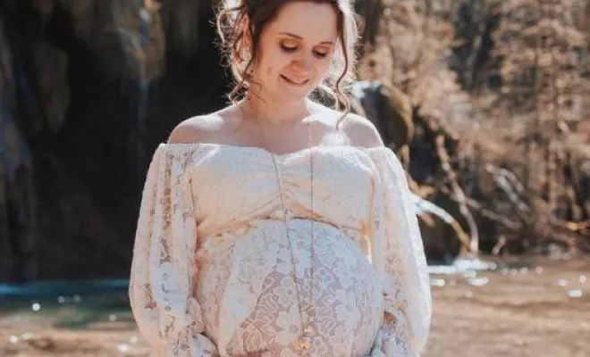 Shooting grossesse à la Cascade des Tufs à Arbois, Besançon, TAILS PHOTOGRAPHIE