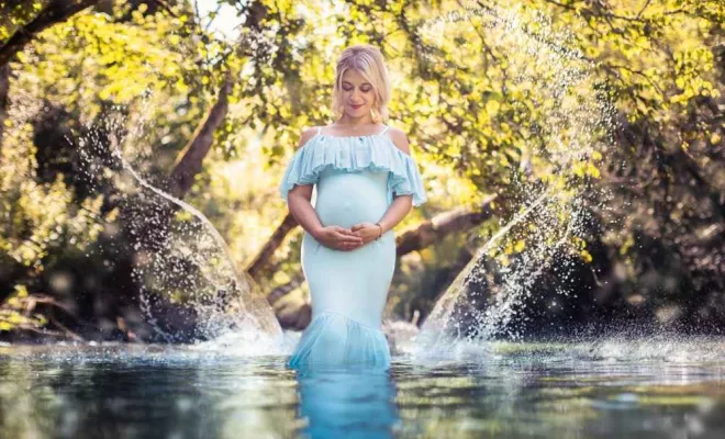 Shooting grossesse à la Source du Lison dans le Doubs, Besançon, TAILS PHOTOGRAPHIE