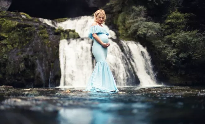 Shooting grossesse à la Source du Lison dans le Doubs, Besançon, TAILS PHOTOGRAPHIE