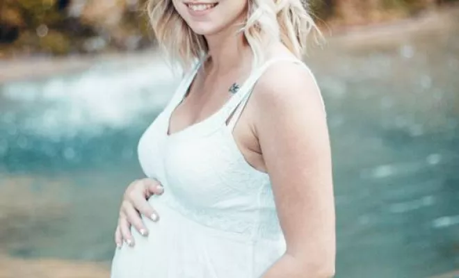 Shooting grossesse aux cascades d'Arbois en Franche Comté, Besançon, TAILS PHOTOGRAPHIE