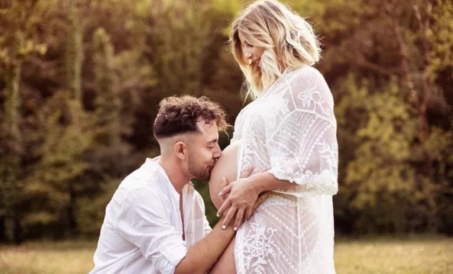 Shooting grossesse couple en Franche Comté, Besançon, TAILS PHOTOGRAPHIE