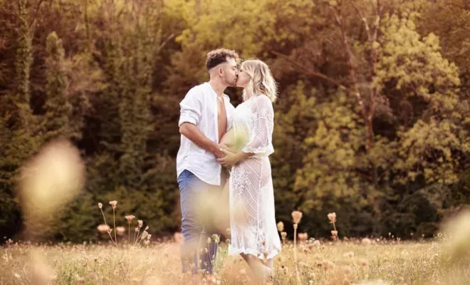 Shooting grossesse en pleine nature en Franche Comté, Besançon, TAILS PHOTOGRAPHIE